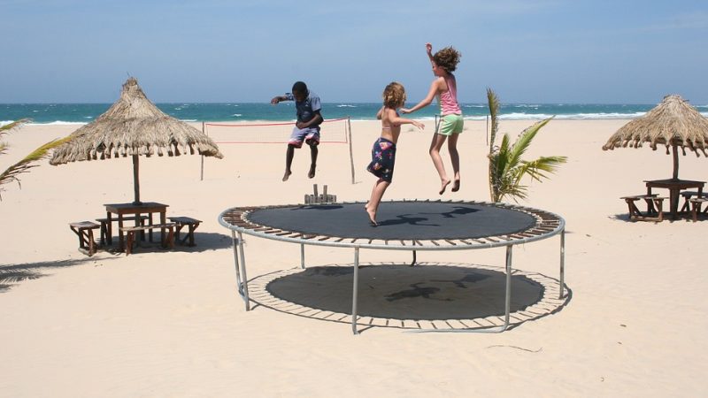 Le trampoline, un accessoire de jeu adapté pour les enfants de moins de trois ans